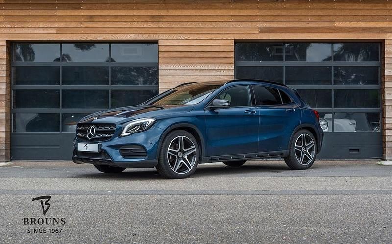 Blau Gebraucht 2019 Mercedes GLA180 AMG SUV | 24.950 € (Fairer Preis) - Bild 1/4