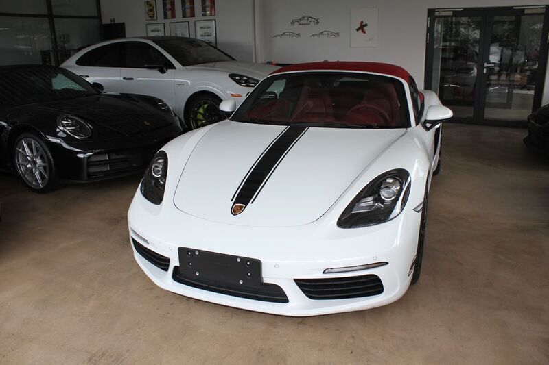 Weiß Neu 2025 Porsche 718 Boxster Edition Cabrio | 67.990 € - Bild 1/4