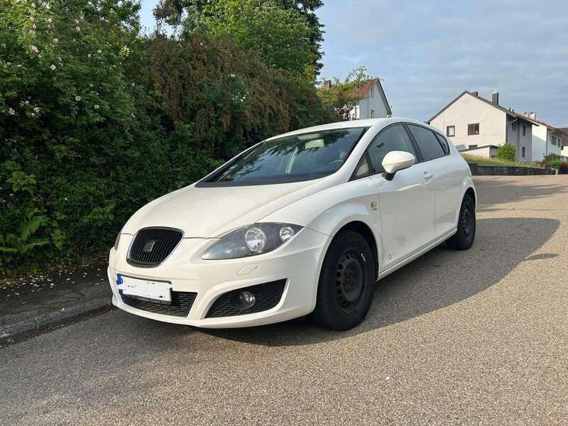 Weiß Gebraucht 2011 Seat Leon Copa Limousine | 3.490 € (Fairer Preis) - Bild 1/4