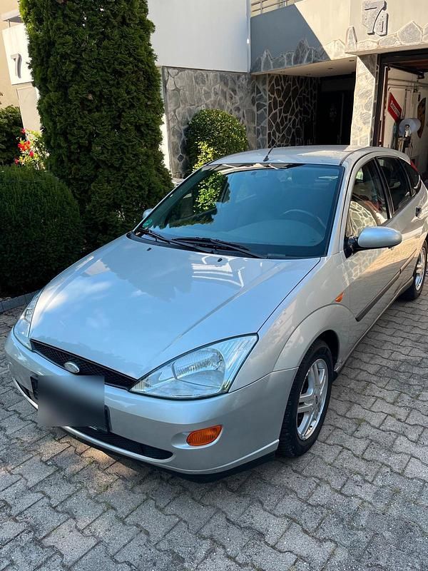 Silber Gebraucht 2001 Ford Focus Limousine | 740 € (Superpreis) - Bild 1/4