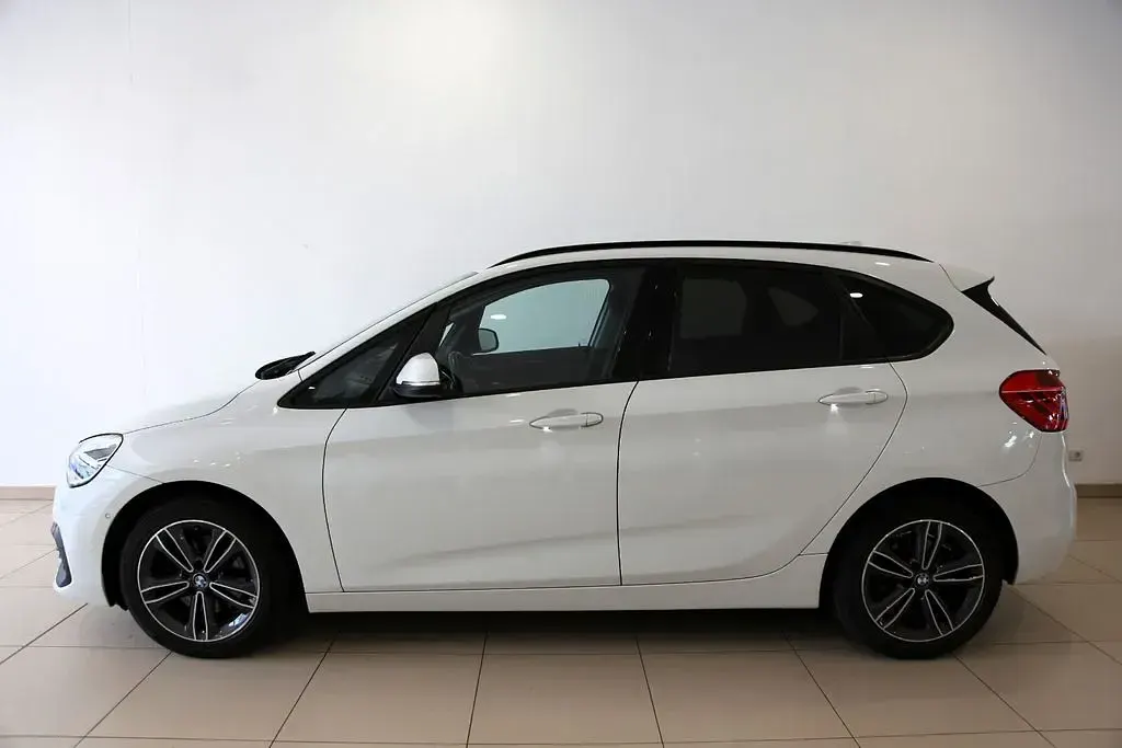 Gebraucht BMW 220 Active Tourer Sport Line 192 PS (141 kW) 2019 Weiß Van / Kleinbus