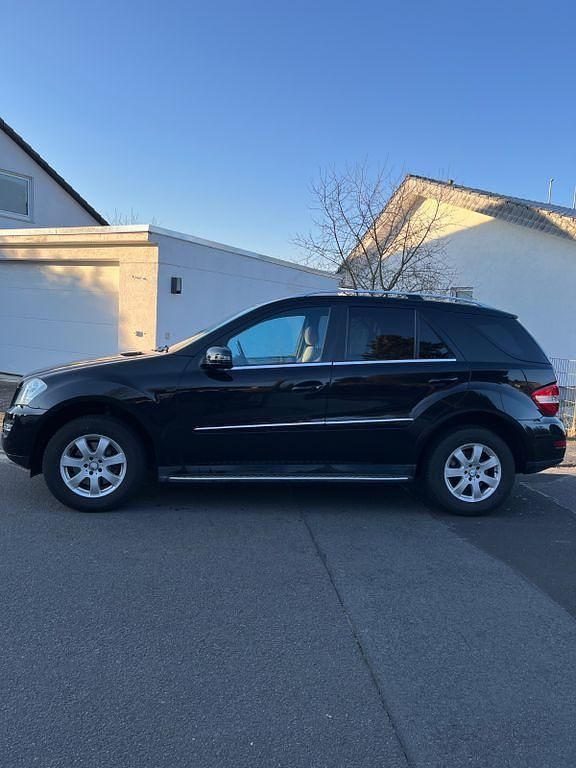 Gebraucht Mercedes ML350 231 PS (169 kW) 2011 Schwarz SUV