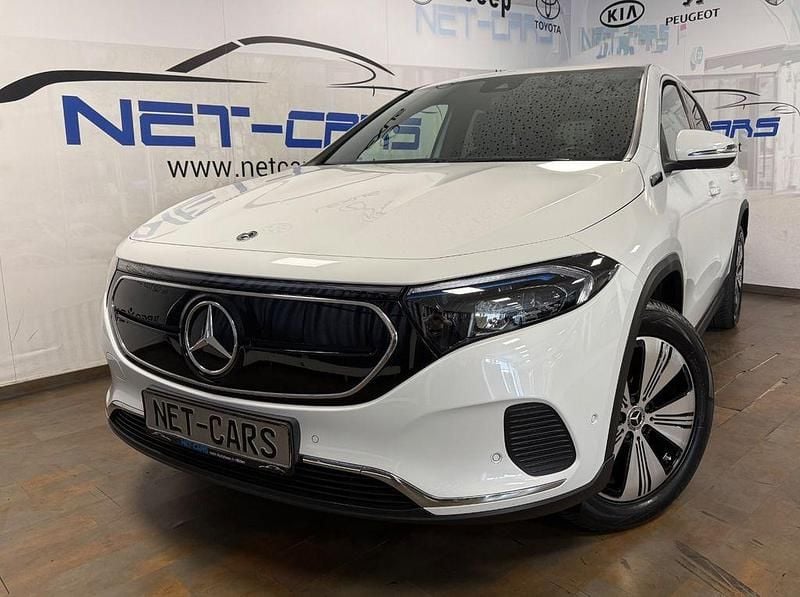 Weiß Gebraucht 2022 Mercedes EQA250+ Edition SUV | 27.900 € (Guter Preis) - Bild 1/3