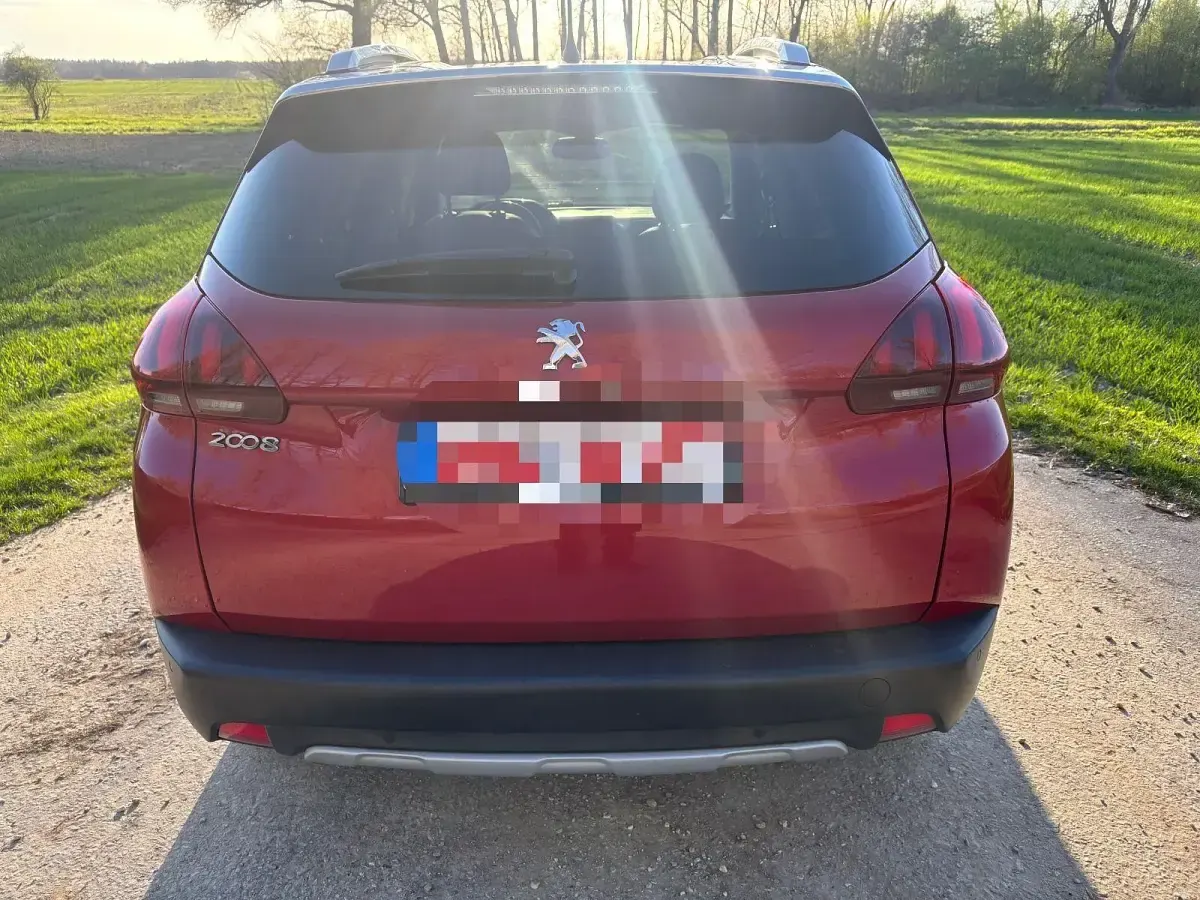 Gebraucht Peugeot 2008 Allure 120 PS (88 kW) 2019 Rot SUV