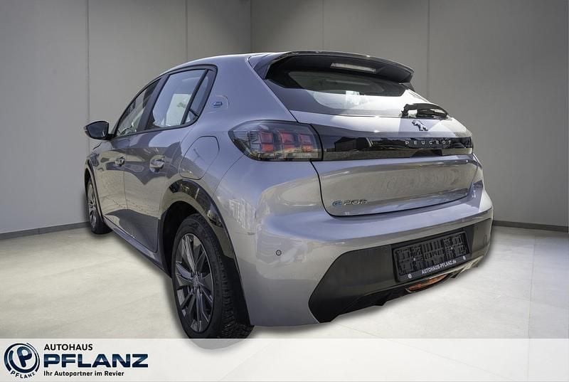 Używany Peugeot e-208 Active 100 kW (136 KM) 2021 Srebrny Hatchback