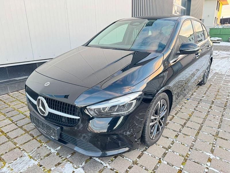 Schwarz Gebraucht 2023 Mercedes 180 Limousine | 18.400 € (Superpreis) - Bild 1/4