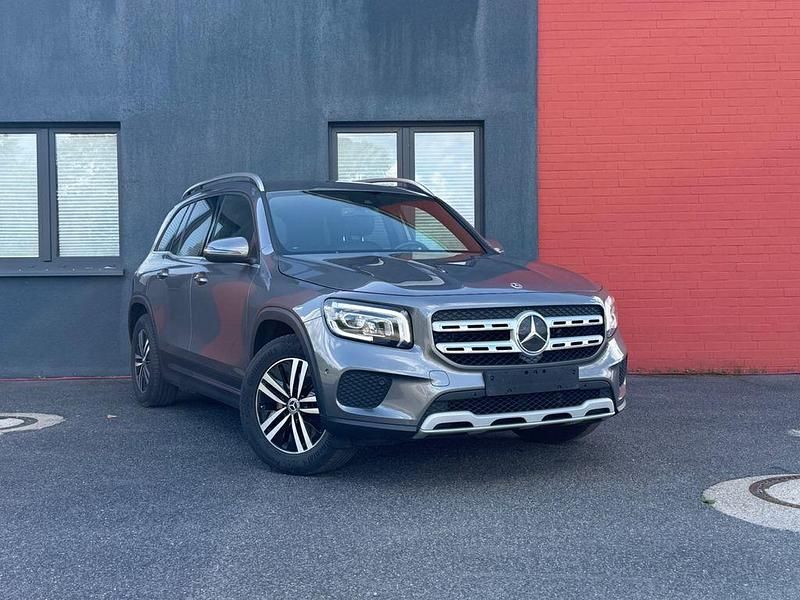 Grau Gebraucht 2021 Mercedes GLB200 Style SUV | 22.990 € (Etwas zu teuer) - Bild 1/4