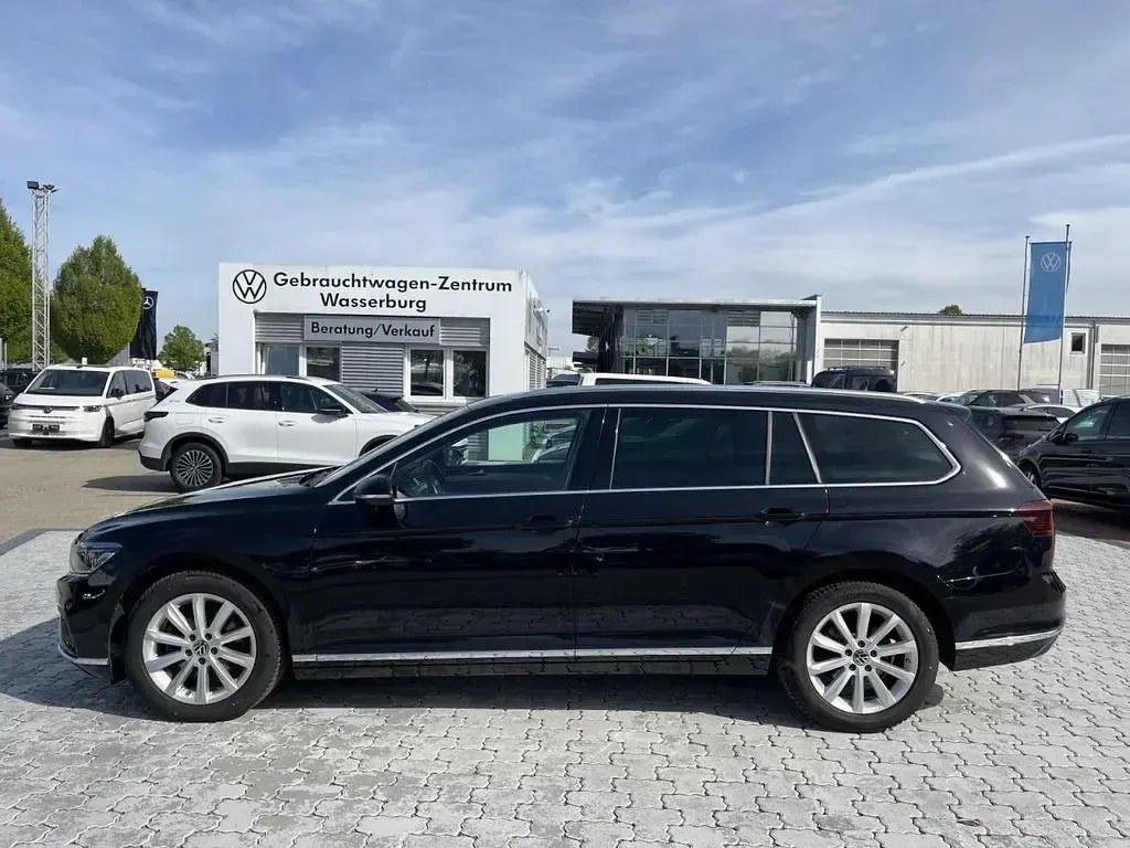 Gebraucht VW Passat Elegance 150 PS (110 kW) 2021 Deep black perleffekt Kombi