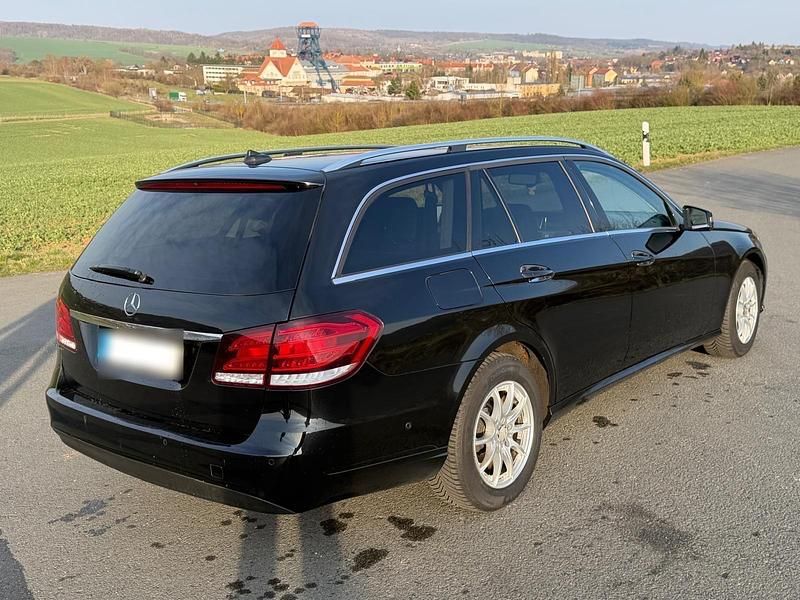 Gebraucht Mercedes E200 136 PS (100 kW) 2025 Schwarz Kombi