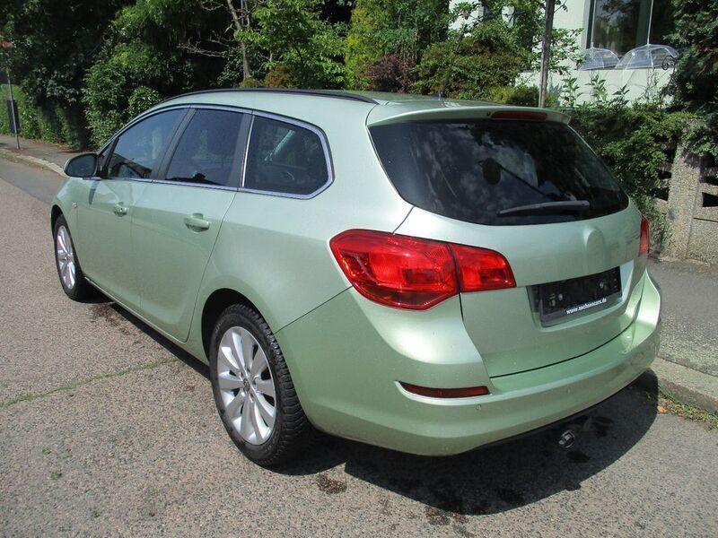 Gebraucht Opel Astra Design Edition 116 PS (85 kW) 2011 Grün Kombi