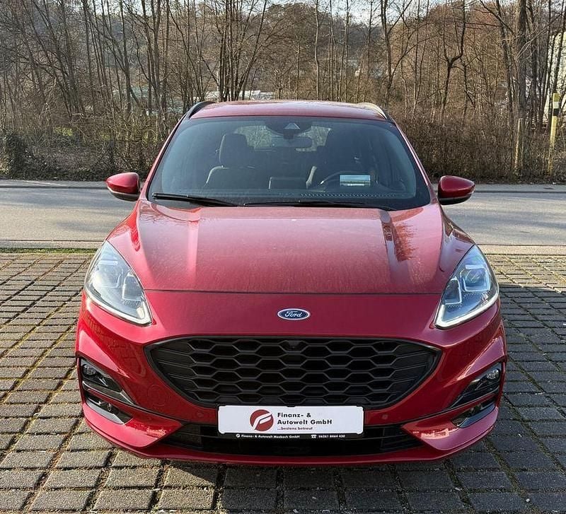 Używany Ford Kuga ST-Line 120 KM (88 kW) 2024 Czerwony SUV