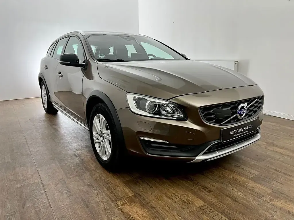 Gebraucht Volvo V60 CC 190 PS (139 kW) 2017 Braun Kombi