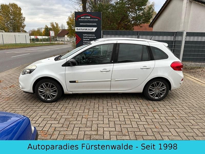Weiß Gebraucht 2010 Renault Clio GrandTour Night&Day Kombi | 3.750 € - Bild 1/4