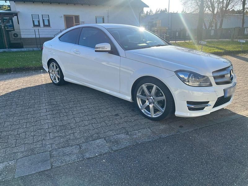 Gebraucht Mercedes C250 204 PS (150 kW) 2015 Weiß Coupé