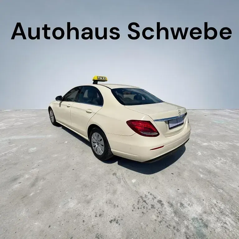 Second-hand Mercedes E200 150 CP (110 kW) 2018 Galben Berlinǎ