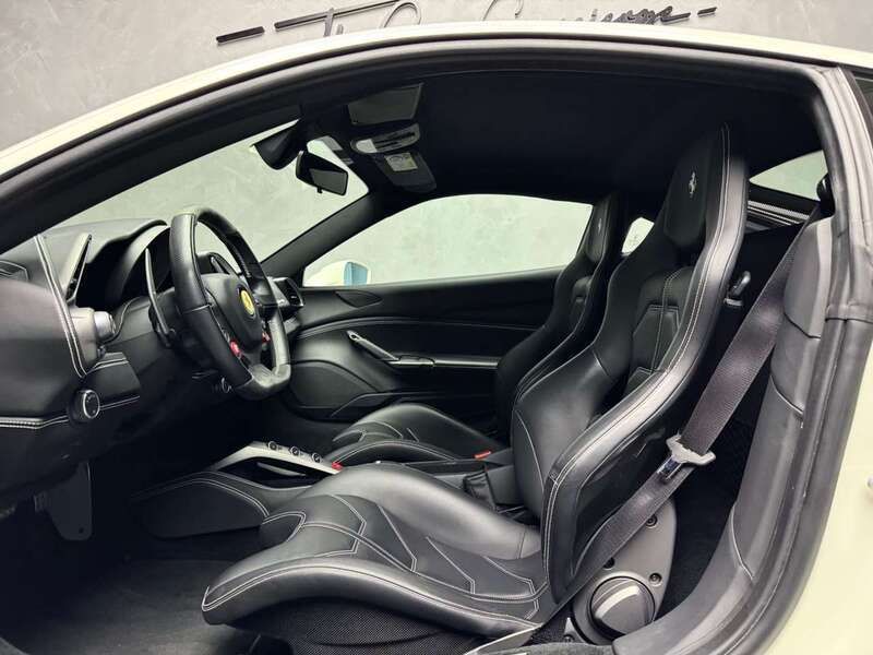 Gebraucht Ferrari 488 669 PS (492 kW) 2018 Bianco avus Coupé