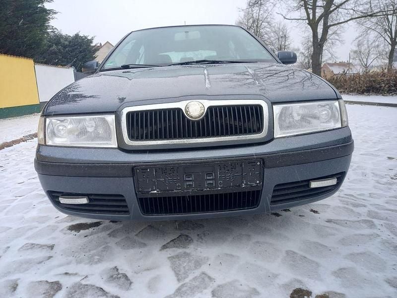 Gebraucht Skoda Octavia Tour 102 PS (75 kW) 2009 Grau Limousine