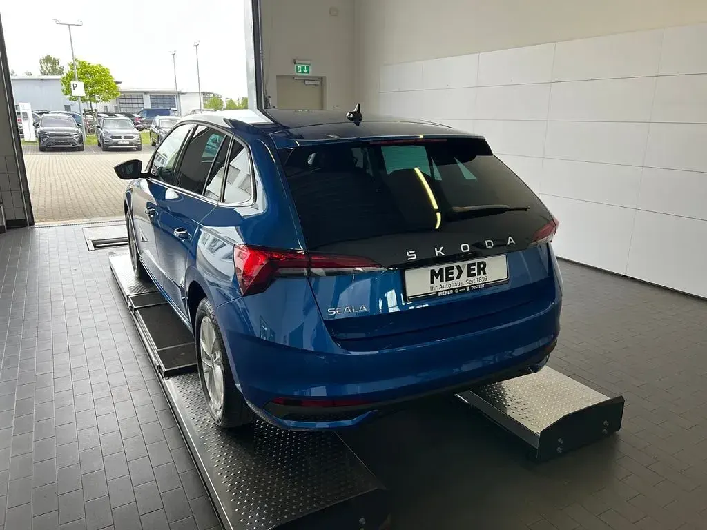 Neu Skoda Scala Selection 116 PS (85 kW) 2026 Race blau metallic Kleinwagen