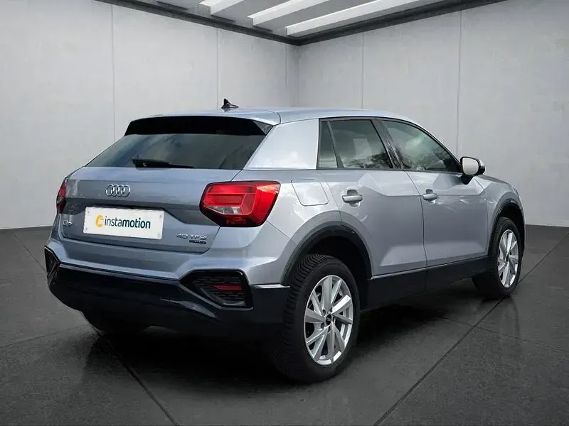 Używany Audi Q2 Advanced 190 KM (139 kW) 2025 Srebrny SUV