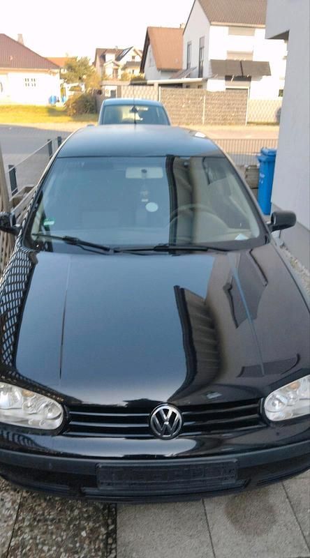 Gebraucht VW Golf IV 75 PS (55 kW) 2002 Schwarz Kleinwagen