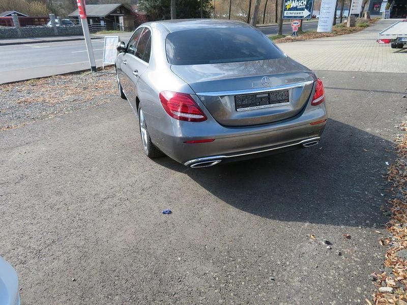 Gebraucht Mercedes E220 194 PS (142 kW) 2018 Grau Limousine