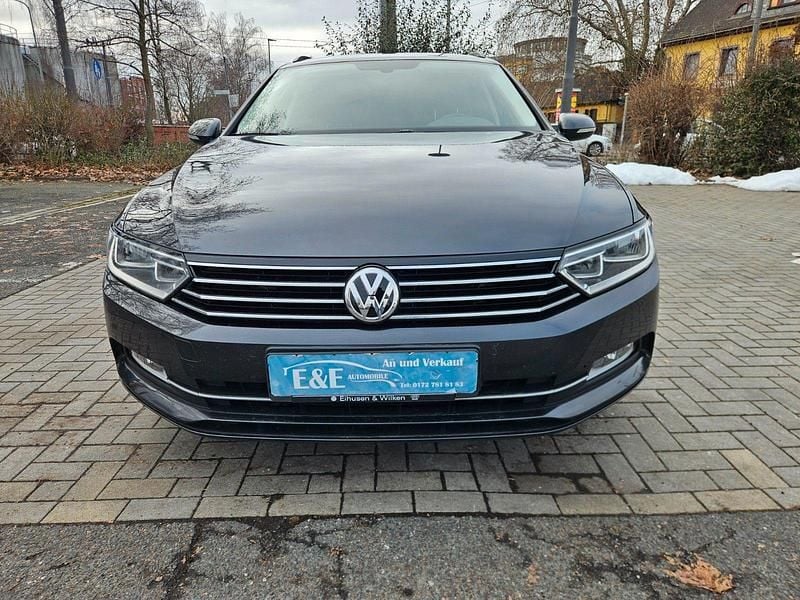 Grau Gebraucht 2017 VW Passat Kombi | 9.950 € (Superpreis) - Bild 1/4
