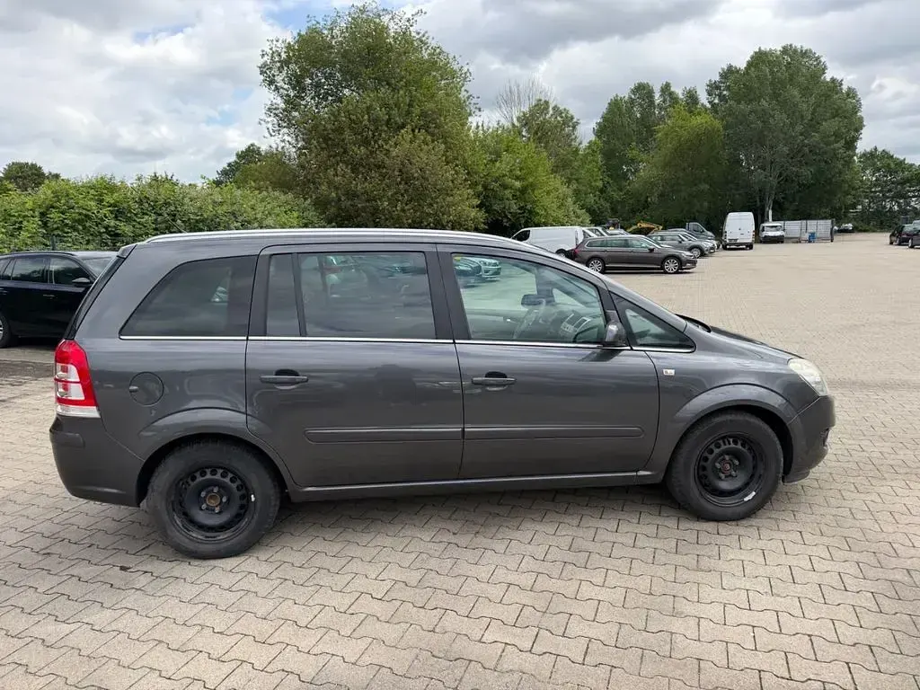 Gebraucht Opel Zafira Innovation 116 PS (85 kW) 2008 Grau Van / Kleinbus