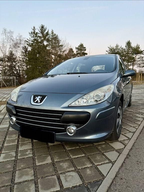 Grau Gebraucht 2006 Peugeot 307 Tendance Limousine | 2.490 € (Fairer Preis) - Bild 1/4