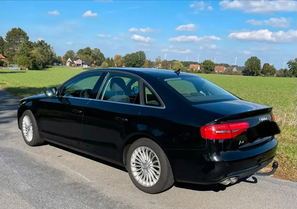 Używany Audi A4 150 KM (110 kW) 2014 Czarny Sedan/Limuzyna