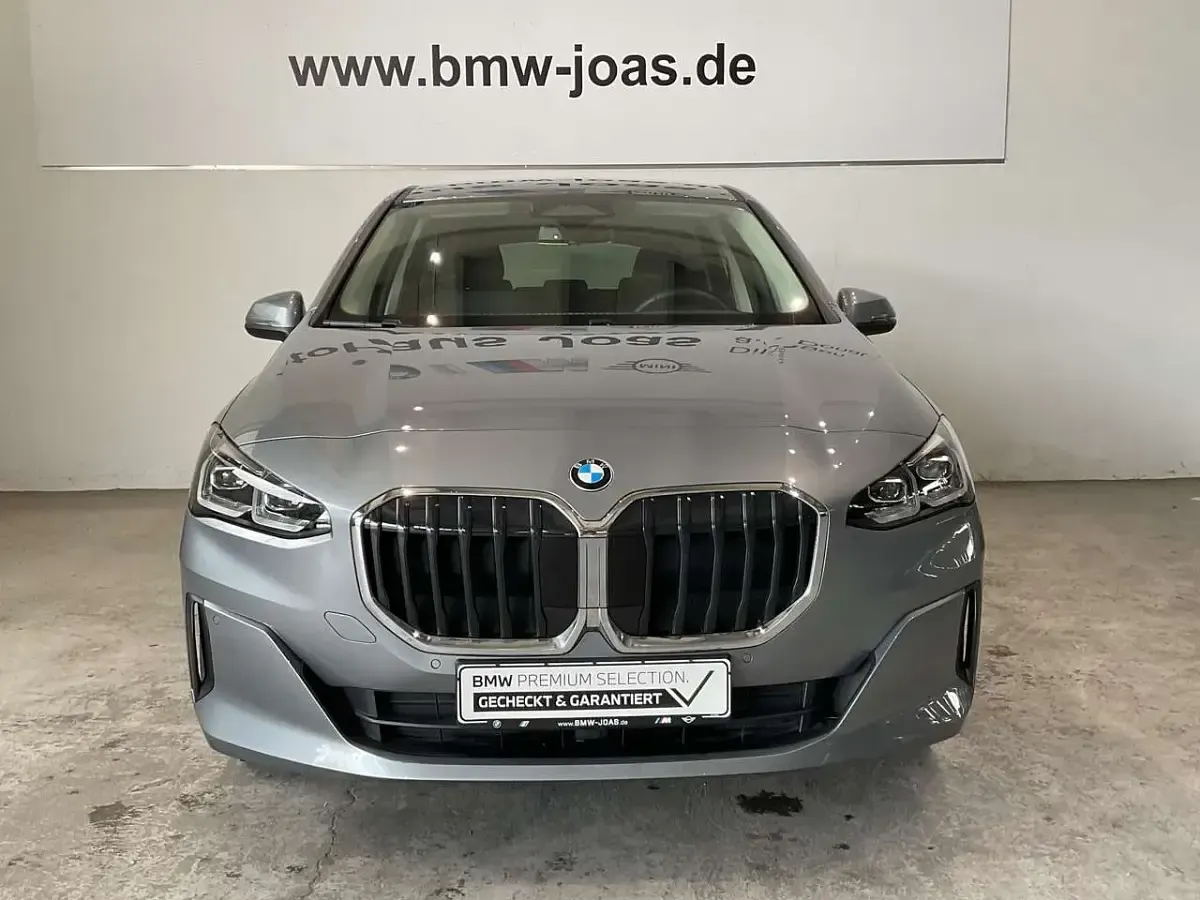 Gebraucht BMW 220 156 PS (114 kW) 2025 Grau Van / Kleinbus