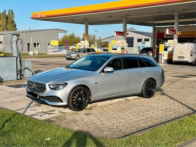 Silber Gebraucht 2021 Mercedes E300 Avantgarde Kombi | 29.999 € - Bild 1/4