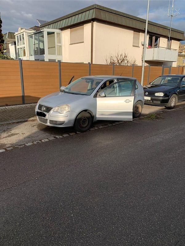 Silber Gebraucht 2007 VW Polo Kleinwagen | 449 € (Guter Preis) - Bild 1/4