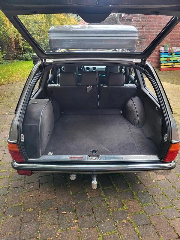 Gebraucht Mercedes 190 125 PS (91 kW) 1984 Grau Limousine