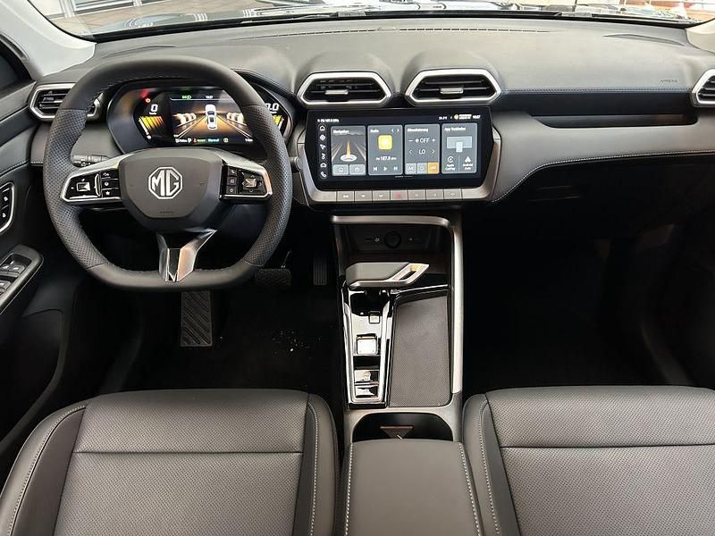 Neu MG ZS Luxury 197 PS (144 kW) 2025 Schwarz Limousine