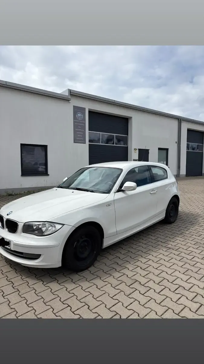Gebraucht BMW 116 116 PS (85 kW) 2010 Weiß Kleinwagen