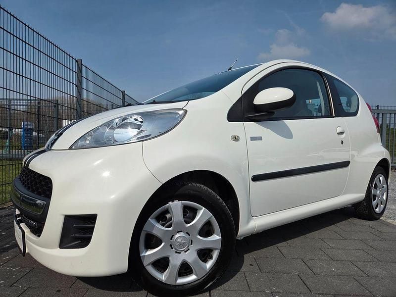 Gebraucht Peugeot 107 Style 68 PS (50 kW) 2011 Weiß Kleinwagen
