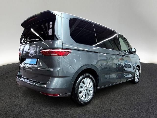 Gebraucht VW Multivan Life 150 PS (110 kW) 2024 Indiumgrau metallic Van