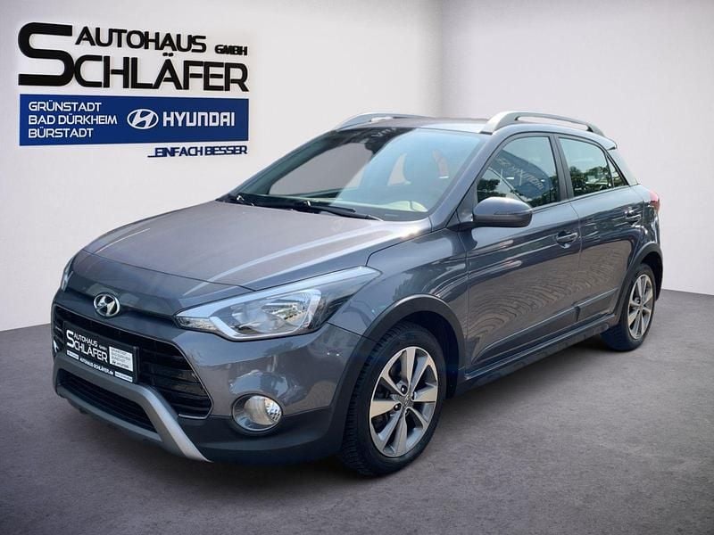 Grau Gebraucht 2019 Hyundai i20 Active Limousine | 11.990 € (Fairer Preis) - Bild 1/4