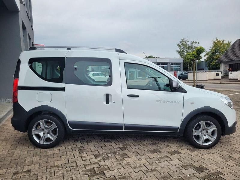 Gebraucht Dacia Dokker Stepway 131 PS (96 kW) 2020 Glacier weiss Van / Kleinbus