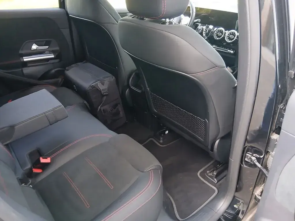 Gebraucht Mercedes EQA300 AMG line 167 kW (228 PS) 2023 Schwarz SUV