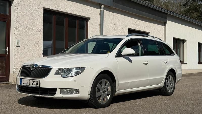 Gebraucht Skoda Superb 125 PS (91 kW) 2011 Weiß Kombi