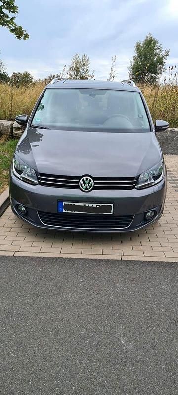 Grau Gebraucht 2014 VW Touran Cup Van / Kleinbus | 12.000 € (Etwas zu teuer) - Bild 1/4