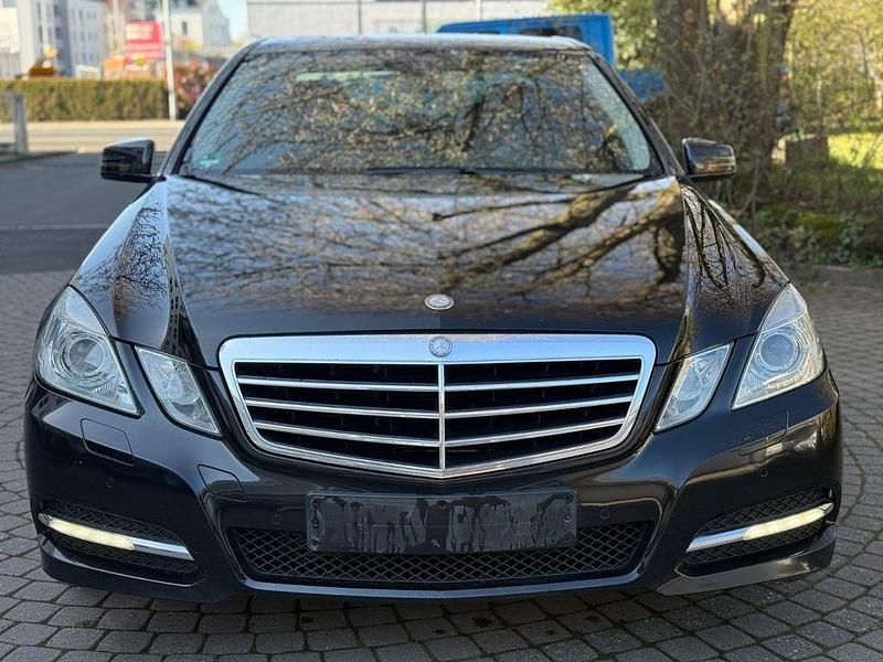 Gebraucht Mercedes E200 Avantgarde 184 PS (135 kW) 2012 Schwarz Limousine