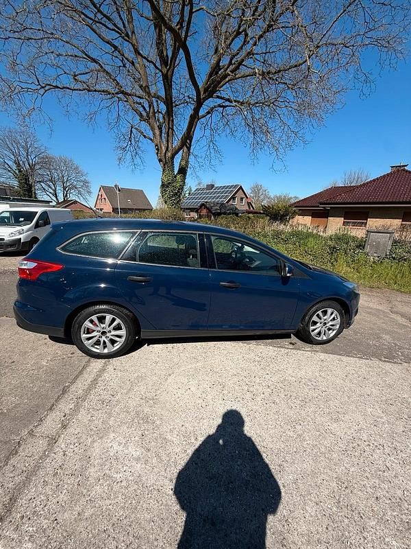 Używany Ford Focus 101 KM (74 kW) 2014 Niebieski Kombi