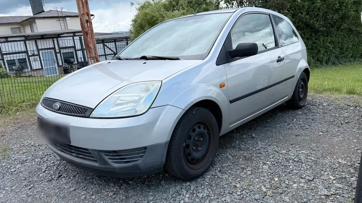 Używany Ford Fiesta 60 KM (44 kW) 2003 Srebrny Hatchback