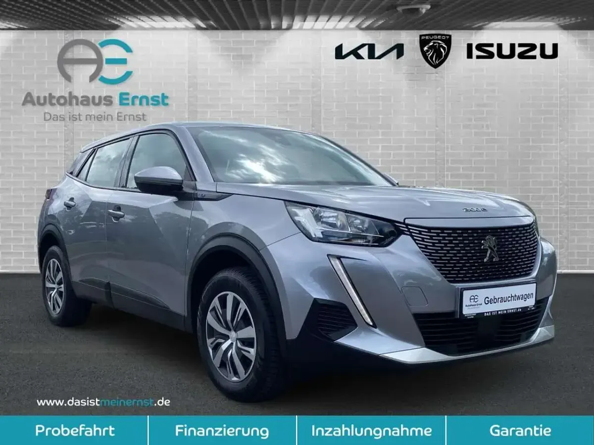 Gebraucht Peugeot e-2008 Active 100 kW (136 PS) 2022 Artense silber metallic SUV