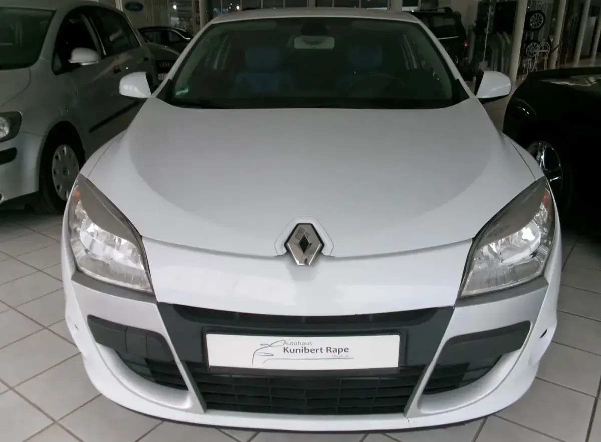 Gebraucht Renault Mégane Coupé Dynamique 106 PS (77 kW) 2011 Weiß Coupé