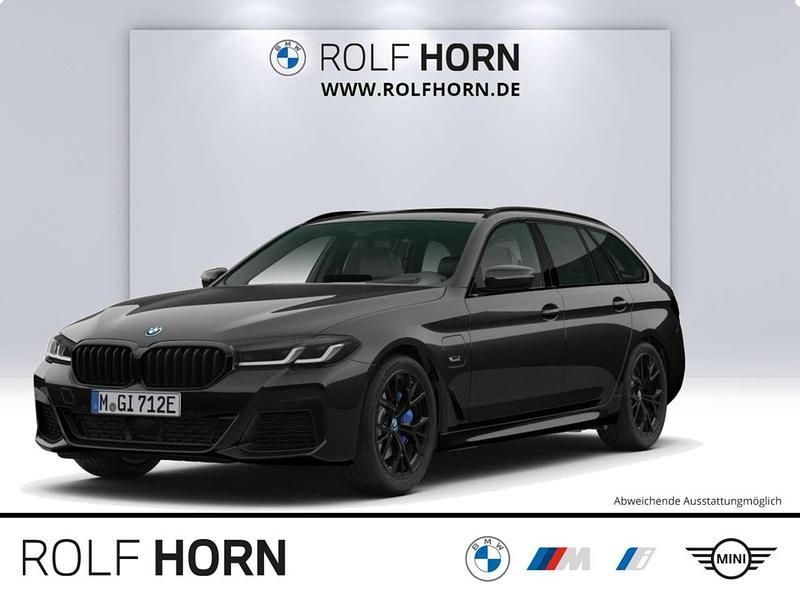Saphirschwarz metallic Gebraucht 2022 BMW 530e M Sport Kombi | 44.540 € (Teuer) - Bild 1/4