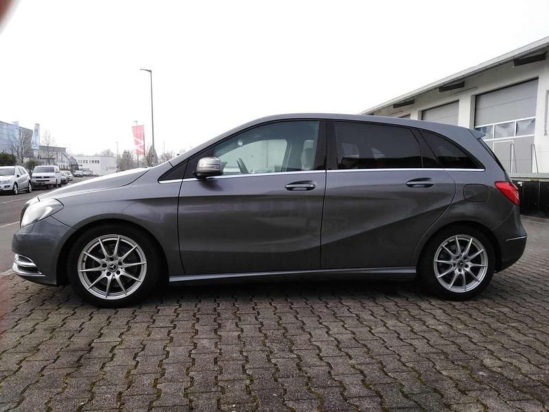Gebraucht Mercedes B220 170 PS (125 kW) 2014 Mountaingrau  met. Van / Kleinbus