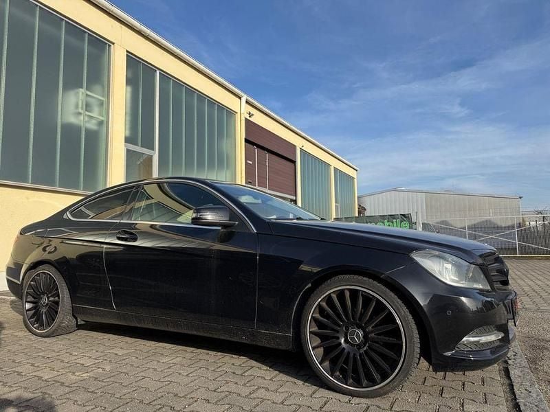 Schwarz Gebraucht 2011 Mercedes C180 Coupé | 6.790 € (Superpreis) - Bild 1/4